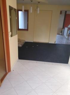 Kiadó Ságváron a központban egy üzlethelyiség