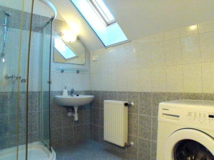 Balatonlellén medencés, klimatizált apartman kiadó (542)