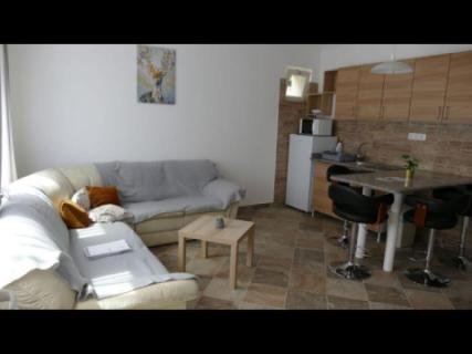 Önálló, medencés nyaraló Balatonszemesen (974)