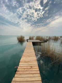 Alsóörsön közvetlen Balaton-parti apartman kiadó 5 fő részére