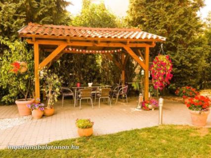 Balatonföldváron újépítésű, modern nyaraló (906)