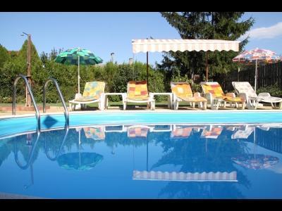 Medencés, jakuzzis ház Balatonszárszó központi részén (927)