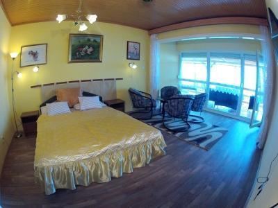 Közvetlen vízparti szállás Szántódon 6+1 főnek (314)