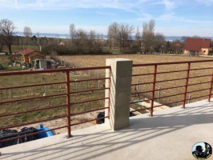 Épületlakatos, kovácsoltvas kerítések, korlátok, előtető, lépcső