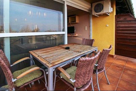 Balatonőszödön közvetlen vízparti panorámás apartman (219)