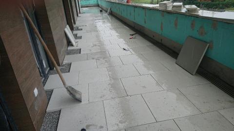 Kőműves munkák és térkővezese.