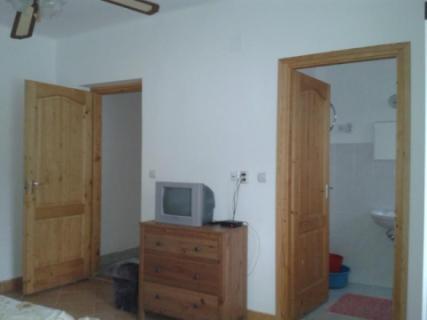 Balatonmáriafürdőn vízparthoz közeli nyaraló kiadó