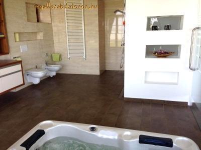 Luxus jakuzzis nyaralóvilla (376)