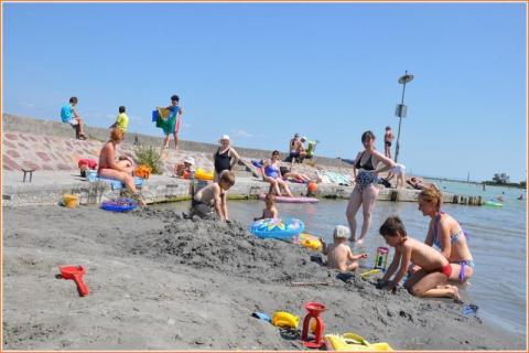 Balatonlellén medencés, klimatizált apartman kiadó (542)