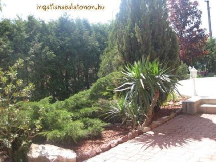 Vízközeli medencés apartmanban szállás max 7 vendégnek (297)