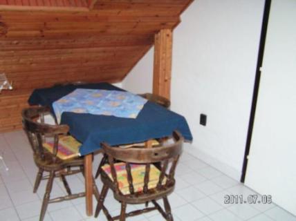 Balatonfenyvesen a Balatontól 500 m-re 9 fős nyaraló kiadó (46)