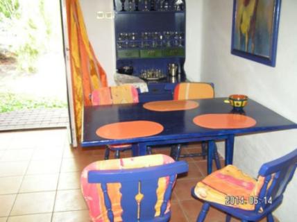 Balatonfenyvesen mediterrán stílusú ház a parthoz közel kiadó