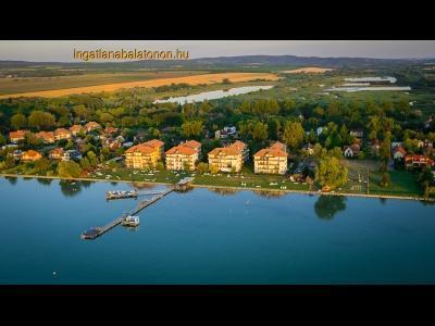 Balaton-parti 2 szobás apartman kiadó (327)