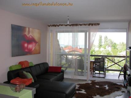Hullám Üdülőparkban panorámás apartmanban szállás kiadó (945)