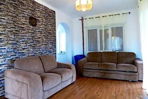 Vintage stílusú vízközeli 8+3 fős kiadó nyaraló (790)