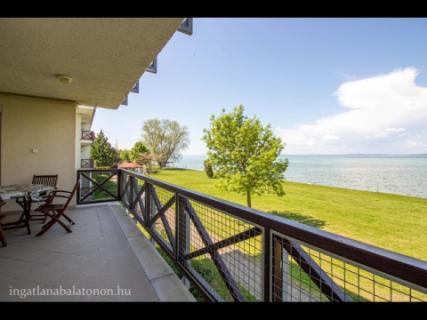 Vízparti, panorámás apartman kiadó (139)