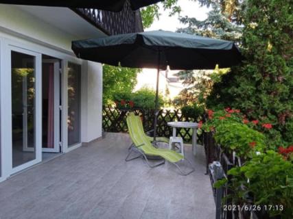 Balatonszepezden egész évben panorámás kétszintes ikerház kiadó