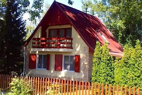 Vintage stílusú vízközeli 8+3 fős kiadó nyaraló (790)