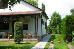 Rózsa Nyaralóház, 4 szoba 8 férőhely