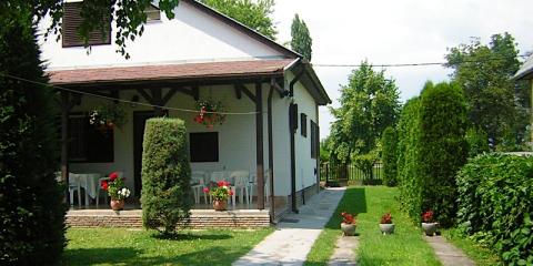 Rózsa Nyaralóház, 4 szoba 8 férőhely