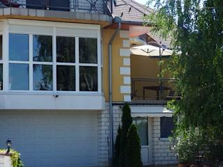 Biro Apartman, 3 apartman 10 férőhely