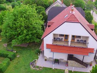 Lájer Apartman, 3 apartman 6 férőhely