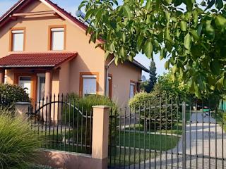 Hajnalka Apartman, 2 apartman 11 férőhely