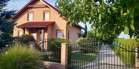 Hajnalka Apartman, 2 apartman 11 férőhely