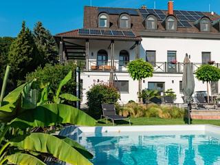 Katzer Villa, 8 szoba 16 férőhely
