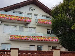 Road House Apartment, 8 apartman 16 férőhely