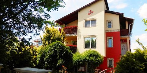 Veronika Villa, 8 apartman 16 férőhely