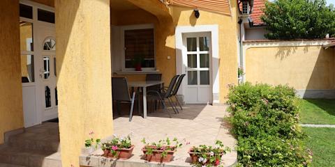 B6 Apartman, 1 apartman 8 férőhely