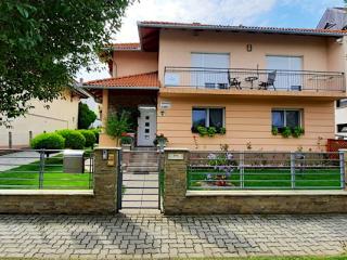 Piroska Deluxe Apartmanház, 3 apartman 6 férőhely