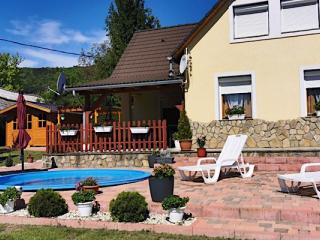 Hegyalja Apartmanház, 4 szoba 8 férőhely