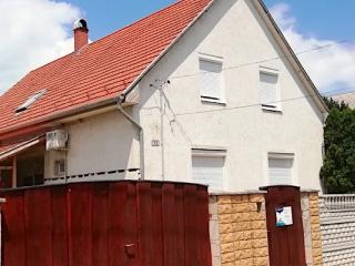 Fekete Apartman, 3 szoba 6 férőhely