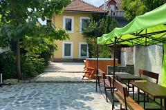 B4 Apartman, 3 apartman 16 férőhely