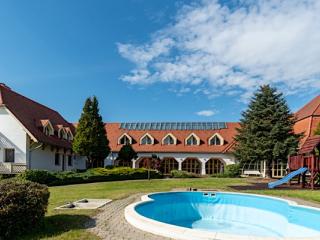 Global Apartmanház, 11 szoba 42 férőhely