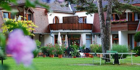 Hotel Kentaur, 35 szoba 90 férőhely