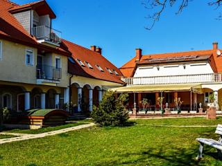Bakony Panzió, 18 szoba 70 férőhely