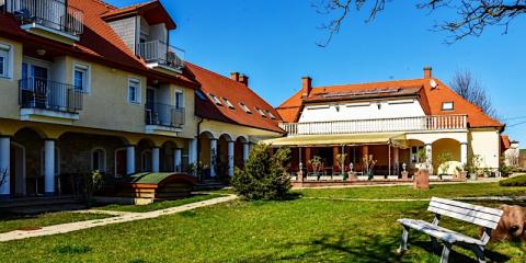 Bakony Panzió, 18 szoba 70 férőhely