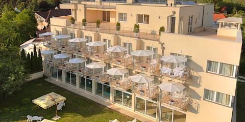 Két Korona Hotel, 66 szoba 156 férőhely