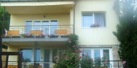 Emilia Apartmanház, 5 apartman 16 férőhely