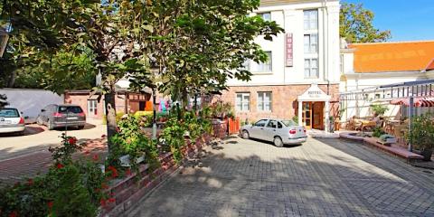 Hotel Blaha Lujza, 27 szoba 50 férőhely