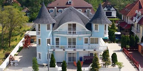 Crystal és Susanne Panzió, 18 szoba 48 férőhely