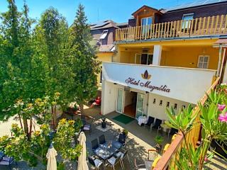 Hotel Magnólia, 22 szoba 80 férőhely