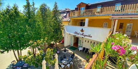 Hotel Magnólia, 22 szoba 80 férőhely