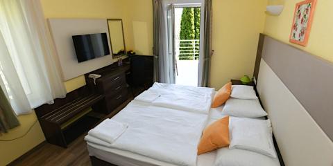 Hotel Jade, 13 szoba 32 férőhely