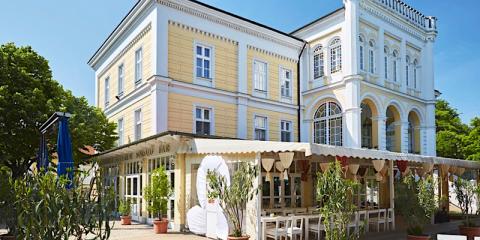 Astoria Hotel, 26 szoba 75 férőhely