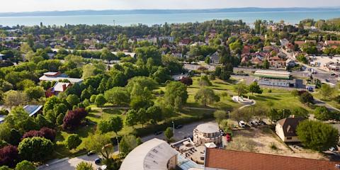 CE Plaza Hotel, 102 szoba 210 férőhely