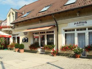 Malomkő Panzió, 12 szoba 30 férőhely